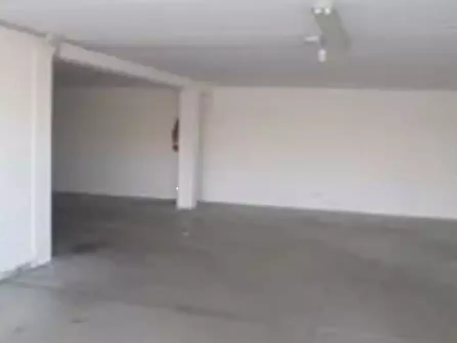 Immagine 4 di Posto auto in vendita  in Via Lago di Albano a Fano