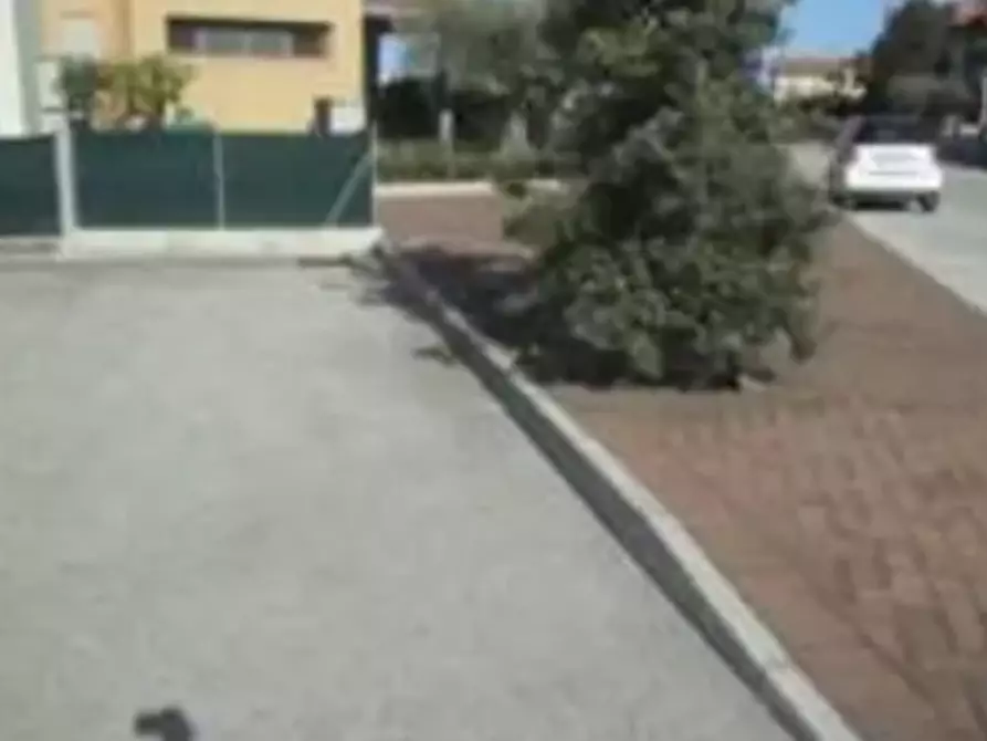 Immagine 1 di Posto auto in vendita  in  Via Lago di Albano a Fano