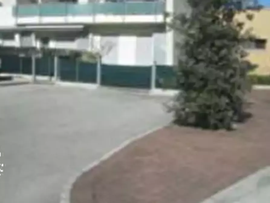 Immagine 2 di Posto auto in vendita  in  Via Lago di Albano a Fano