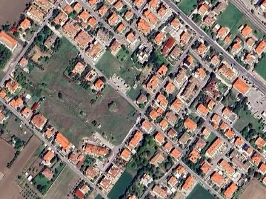 Immagine 10 di Posto auto in vendita  in  Via Lago di Albano a Fano