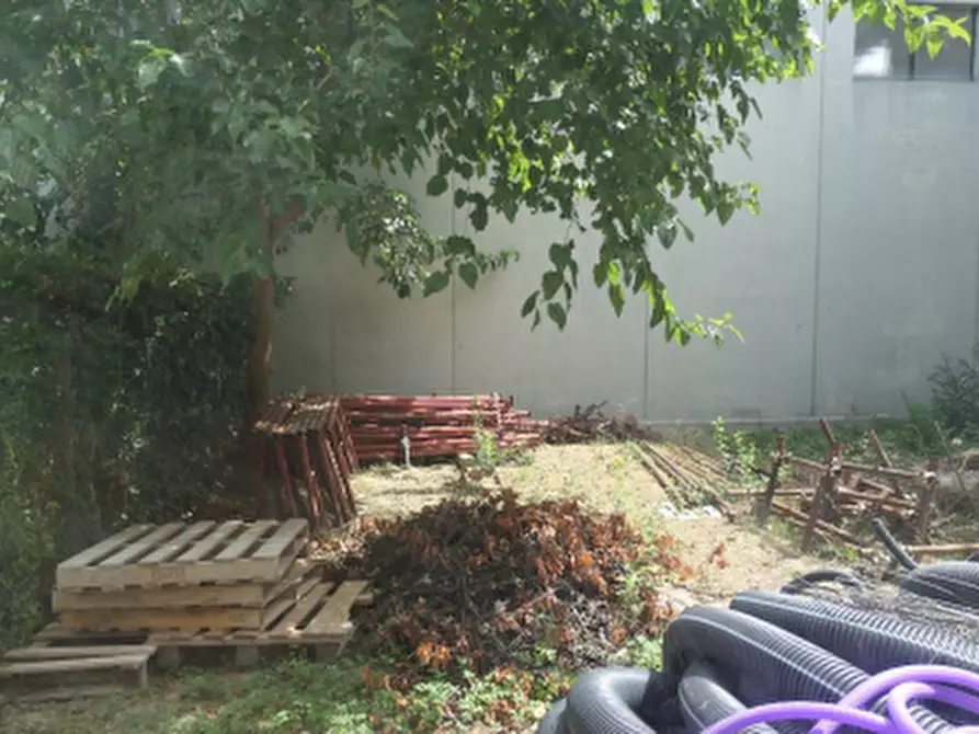 Immagine 3 di Magazzino in vendita  in Via del Cerchio a Calderara Di Reno
