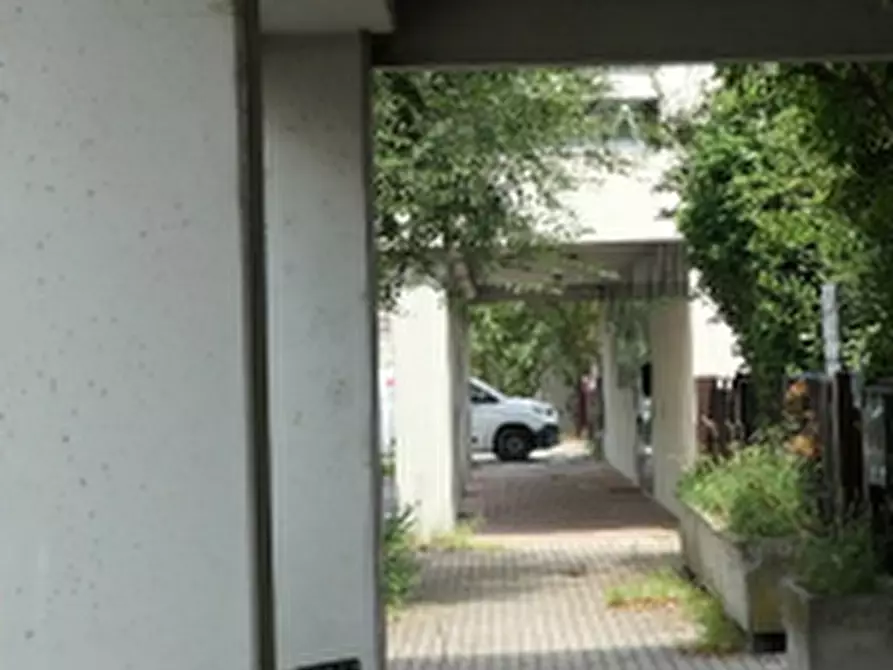 Immagine 4 di Magazzino in vendita  in Via del Cerchio a Calderara Di Reno