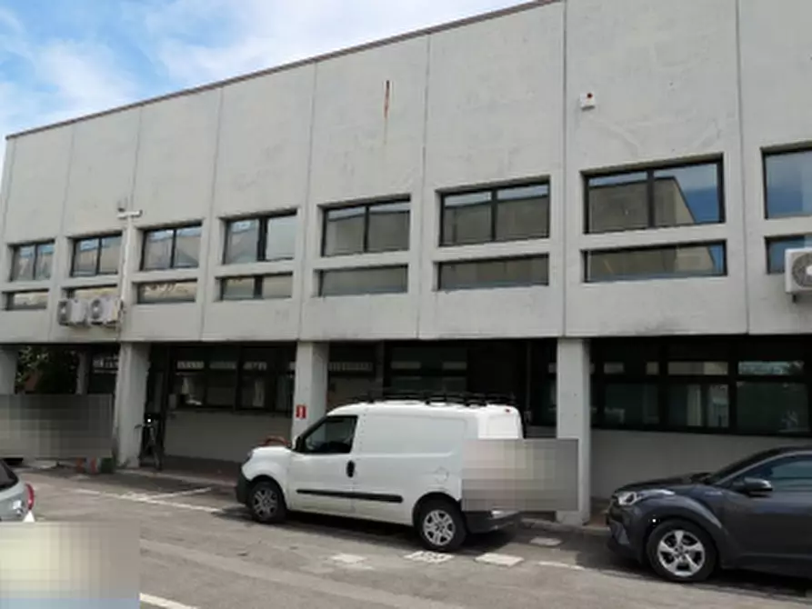Immagine 2 di Magazzino in vendita  in Via del Cerchio a Calderara Di Reno