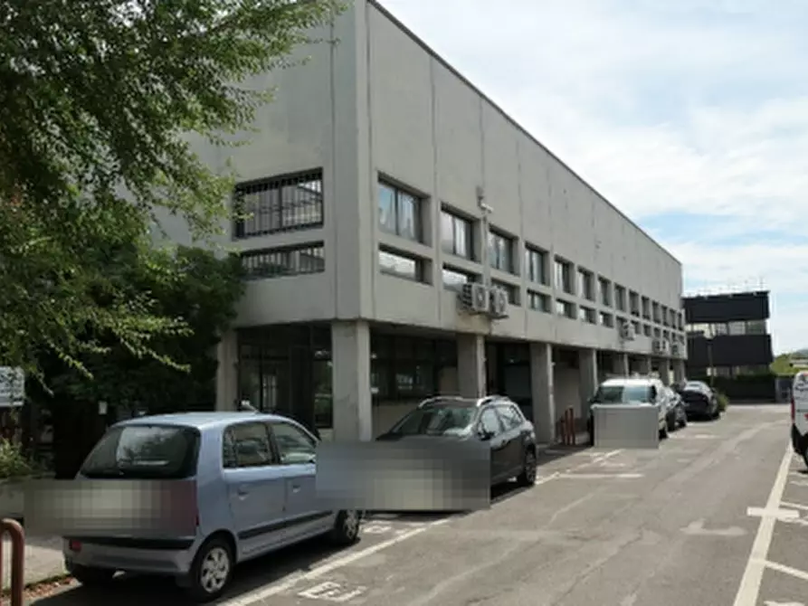 Immagine 1 di Magazzino in vendita  in Via del Cerchio a Calderara Di Reno