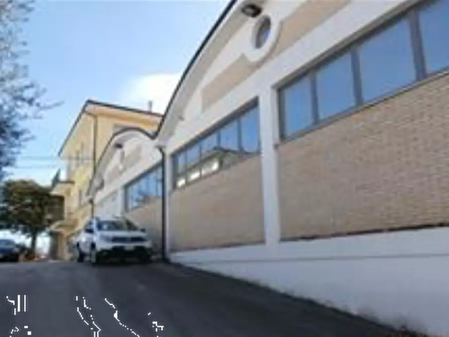 Immagine 1 di Laboratorio in vendita  in Via Colle da Sole a Torre San Patrizio