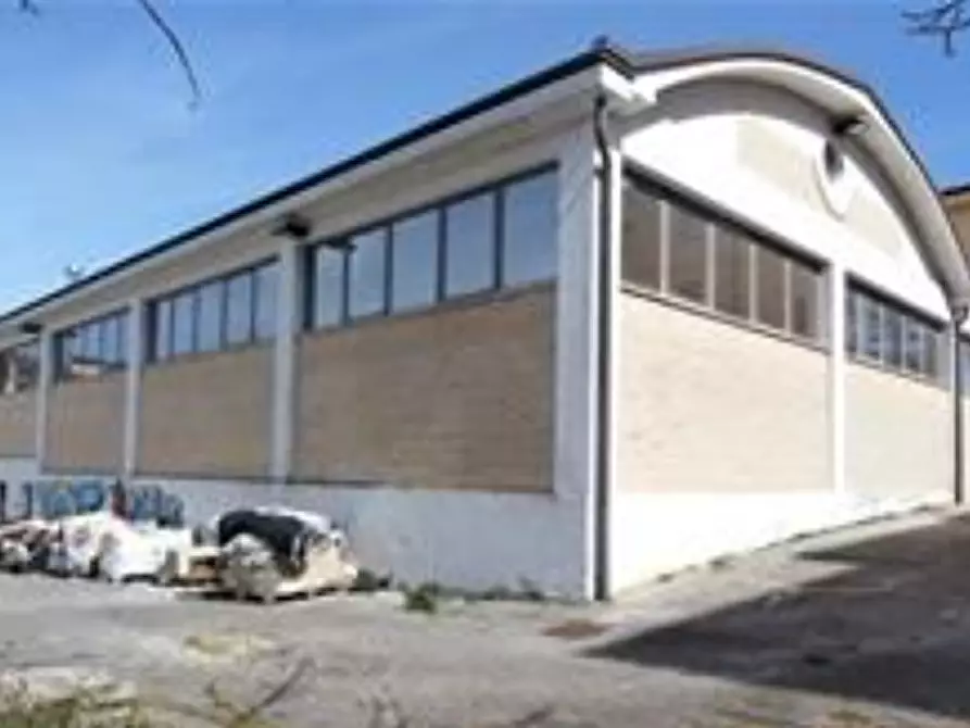 Immagine 4 di Laboratorio in vendita  in Via Colle da Sole a Torre San Patrizio