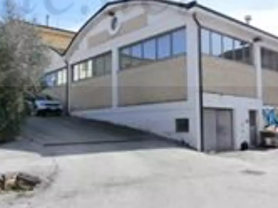 Immagine 6 di Laboratorio in vendita  in Via Colle da Sole a Torre San Patrizio