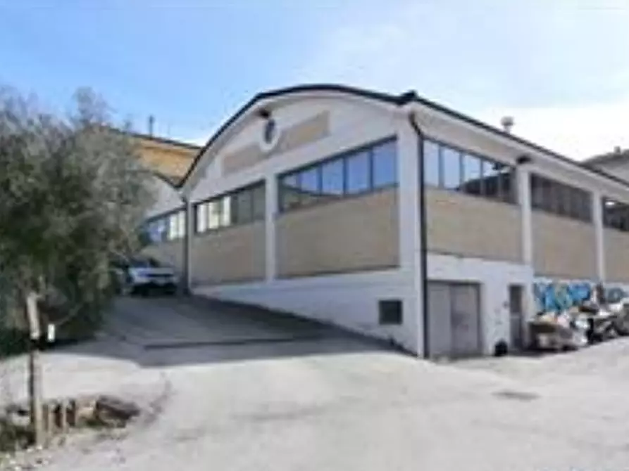 Immagine 9 di Laboratorio in vendita  in Via Colle da Sole a Torre San Patrizio