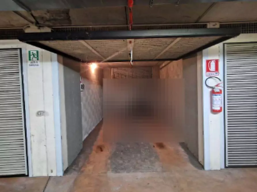 Immagine 1 di Garage in vendita  in Piazza Adriano a Torino