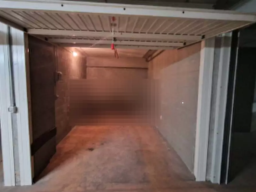 Immagine 2 di Garage in vendita  in Piazza Adriano a Torino