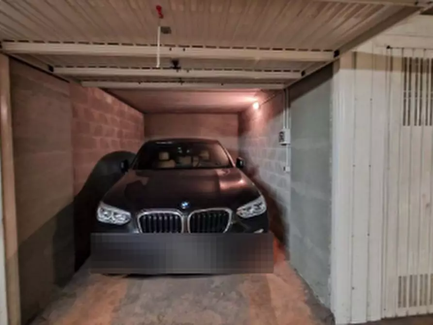 Immagine 2 di Garage in vendita  in Piazza Adriano a Torino
