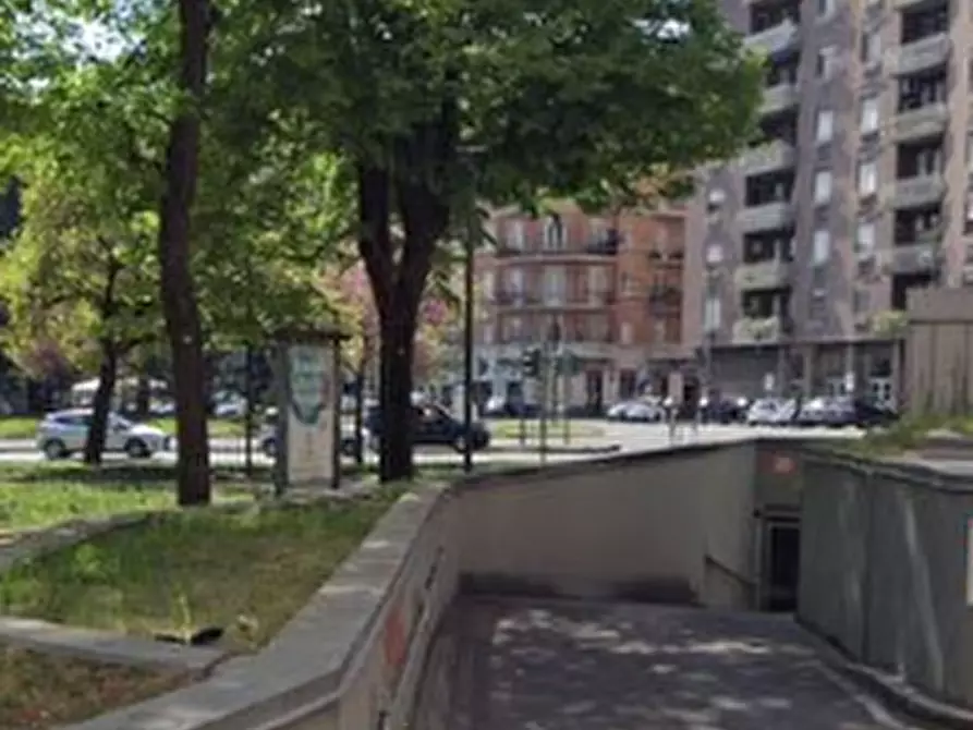 Immagine 3 di Garage in vendita  in Piazza Adriano  a Torino