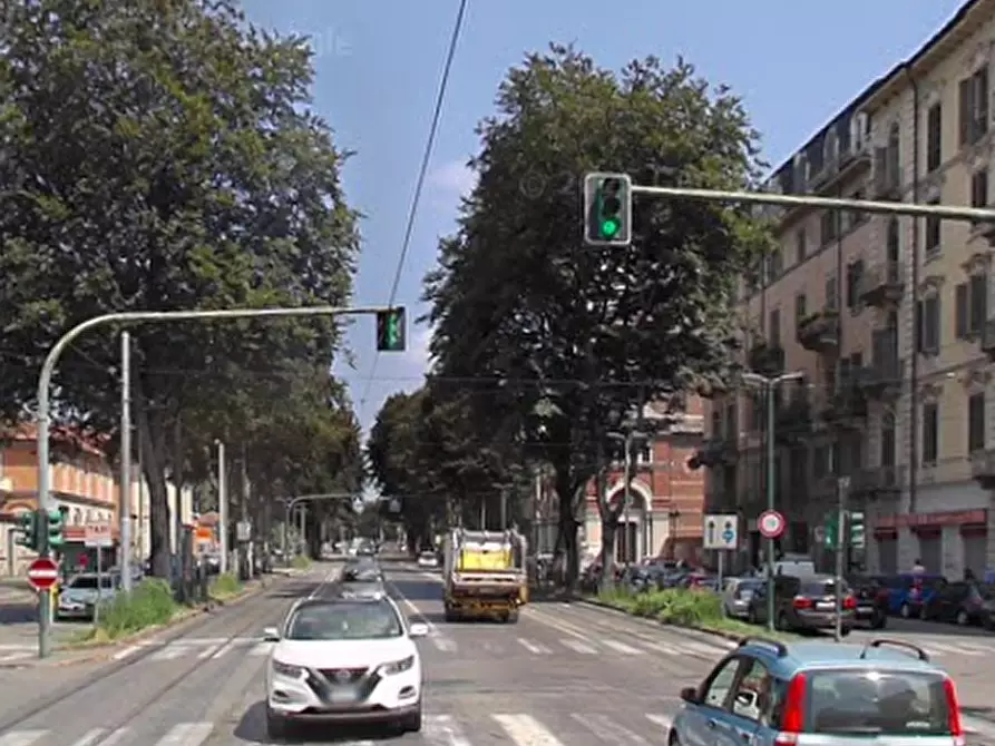 Immagine 15 di Appartamento in vendita  in Corso Giulio Cesare a Torino