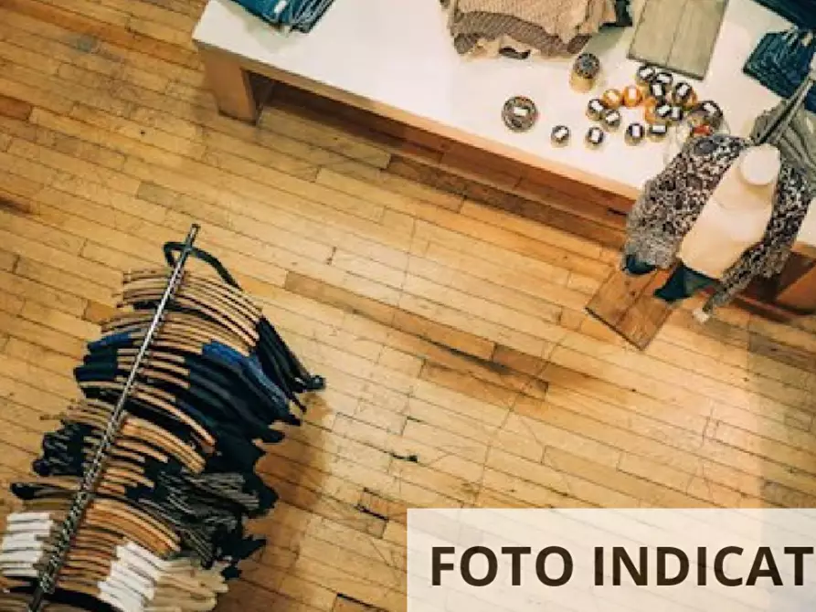 Immagine 9 di Negozio in vendita  in Via Cuneo a Torino