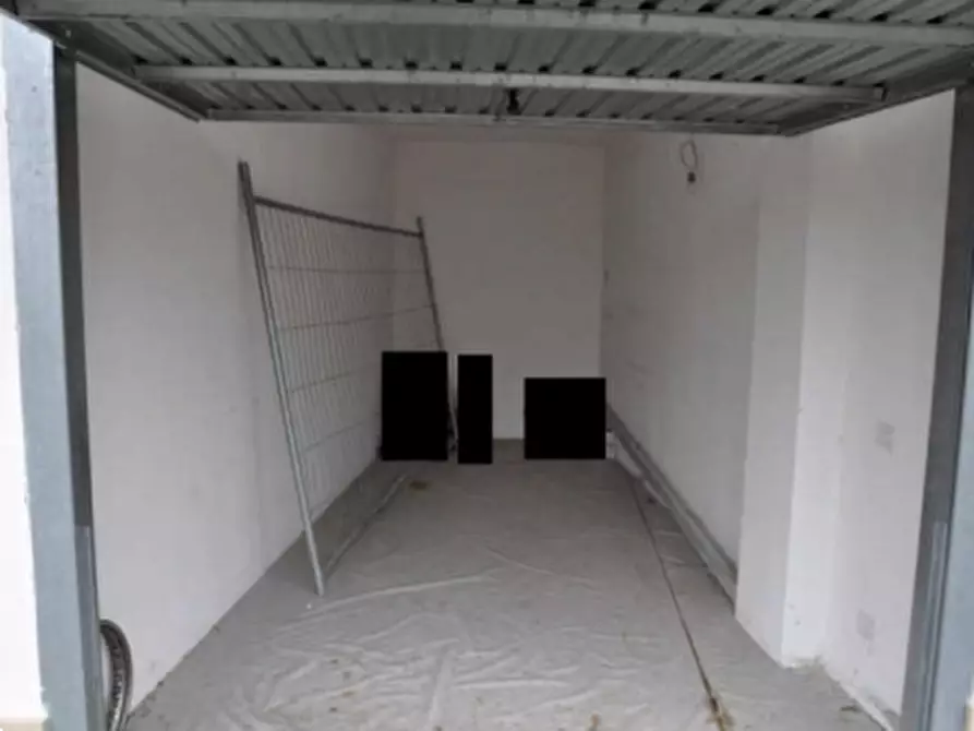 Immagine 2 di Garage in vendita  in Via Alpi a Montegranaro