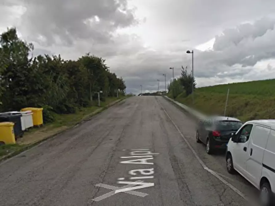 Immagine 12 di Garage in vendita  in Via Alpi a Montegranaro