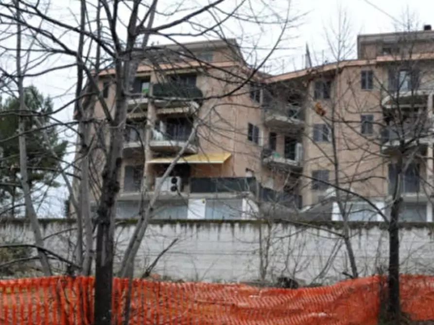 Immagine 5 di Negozio in vendita  in Via Alpi a Montegranaro