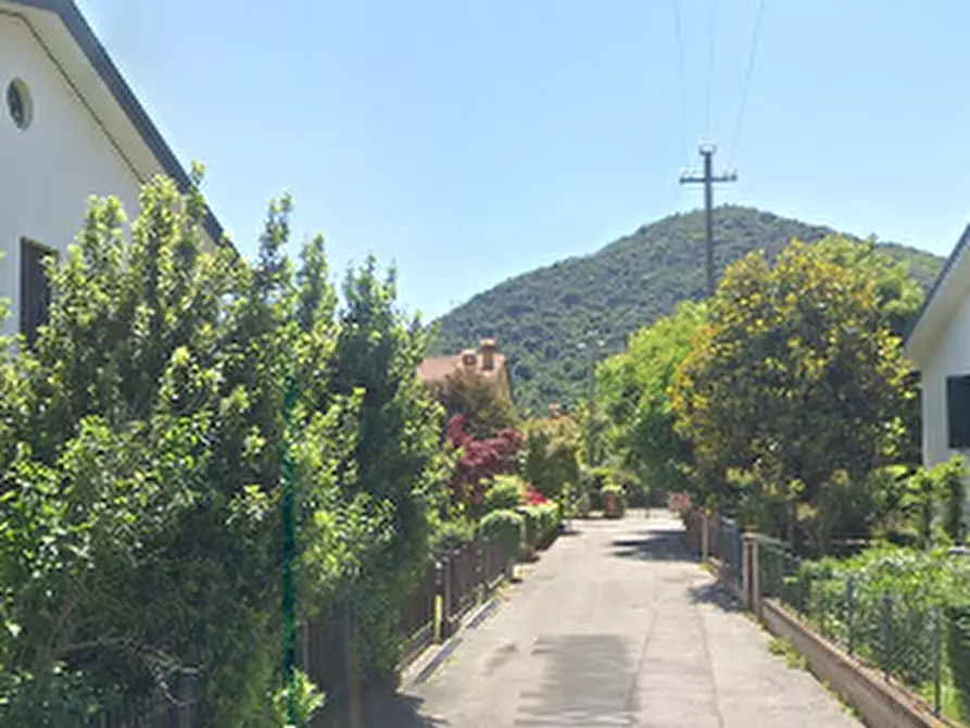 Immagine 1 di Porzione di casa in vendita  in Via Valli Valsanzibio  a Galzignano Terme