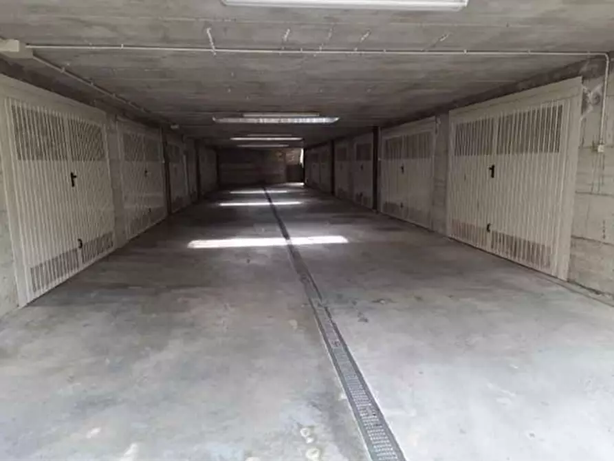 Immagine 1 di Garage in vendita  in Via Mottaziana  a Borgonovo Val Tidone