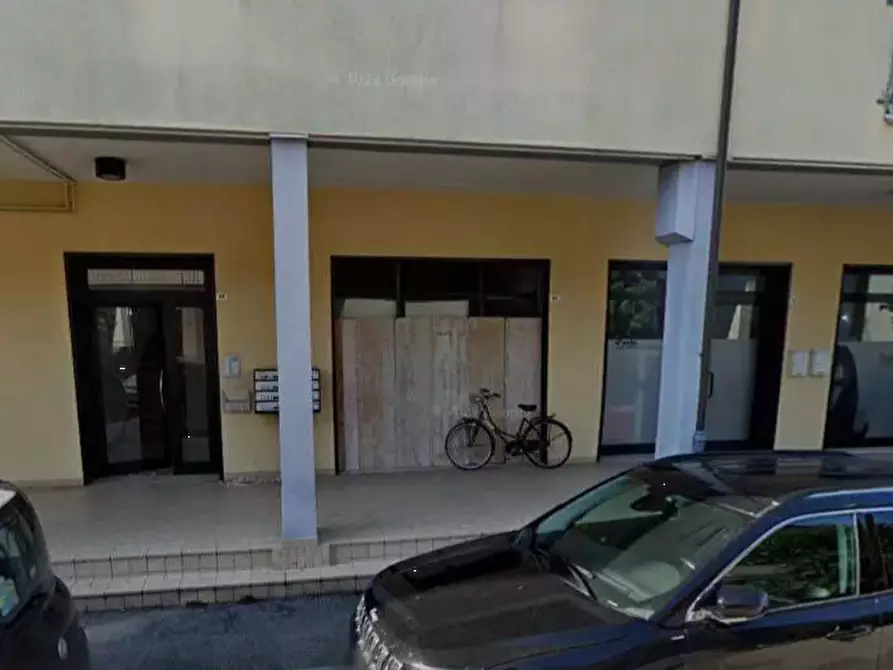 Immagine 1 di Negozio in vendita  in Via Redipuglia a Ravenna