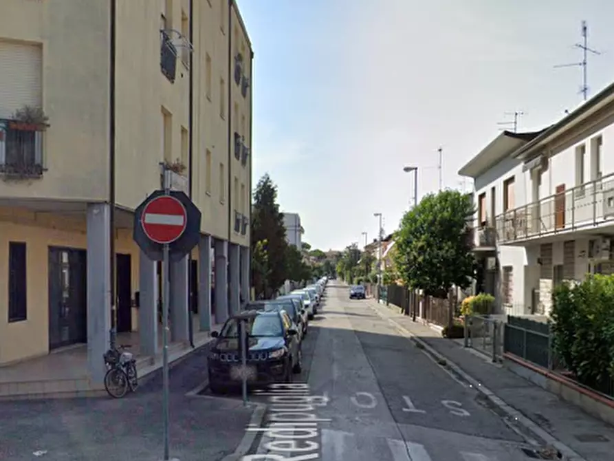 Immagine 4 di Negozio in vendita  in Via Redipuglia a Ravenna