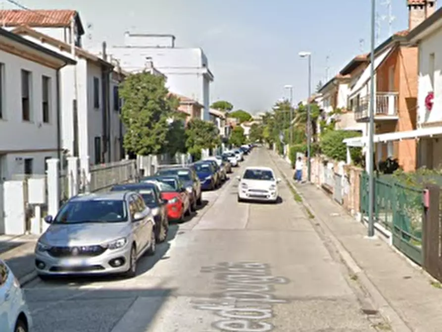 Immagine 5 di Negozio in vendita  in Via Redipuglia a Ravenna