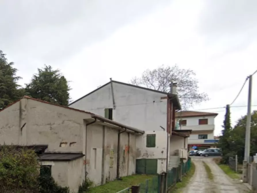 Immagine 2 di Stabile in vendita  in Via Guglielmo Marconi a Mogliano Veneto