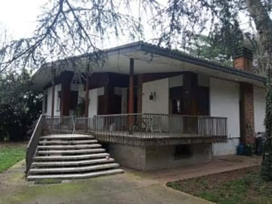 Immagine 1 di Villa in vendita  in Via Solagna a Trevignano