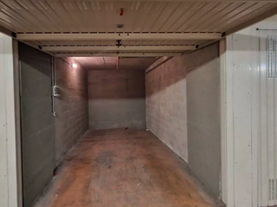 Immagine 2 di Garage in vendita  in Piazza Adriano a Torino