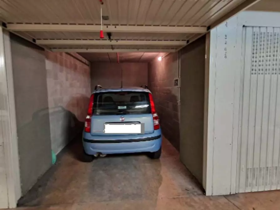Immagine 2 di Garage in vendita  in Piazza Adriano a Torino
