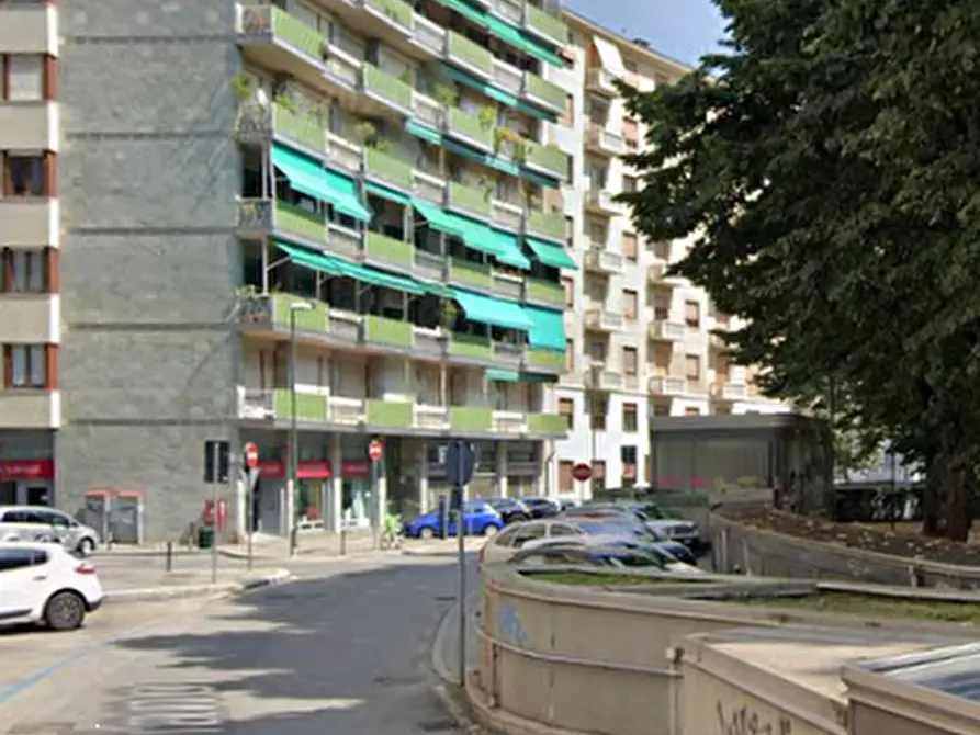 Immagine 8 di Garage in vendita  in Piazza Adriano a Torino
