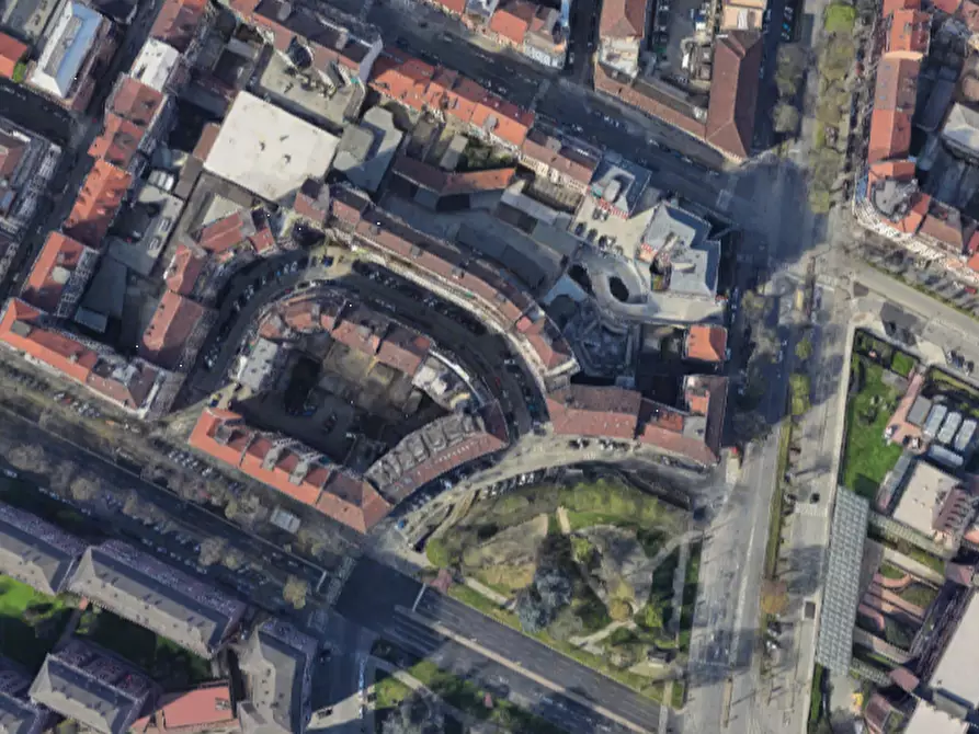 Immagine 5 di Garage in vendita  in Piazza Adriano a Torino