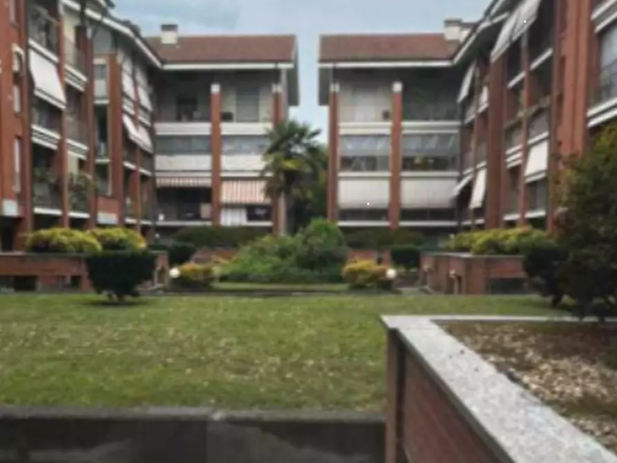 Immagine 2 di Appartamento in vendita  in Viale Martiri della Libertà a Borgaro Torinese
