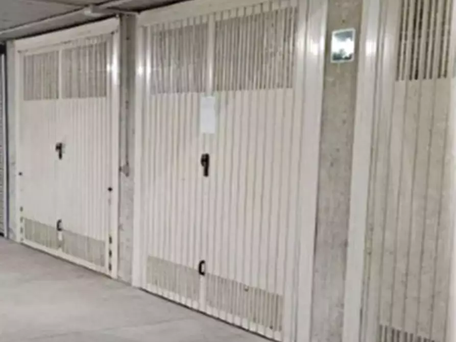 Immagine 2 di Garage in vendita  in Via Alpi Carniche a Rivoli