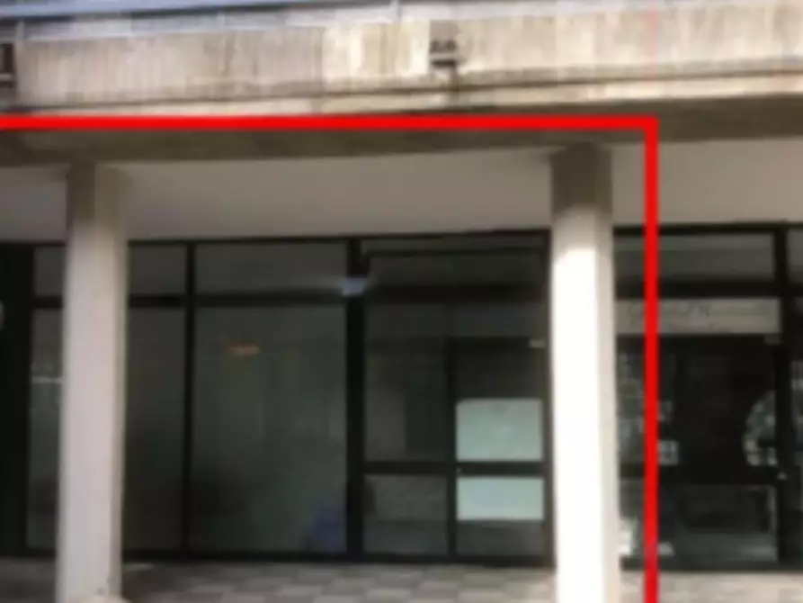 Immagine 2 di Negozio in vendita  in Piazza Europa a Coccaglio
