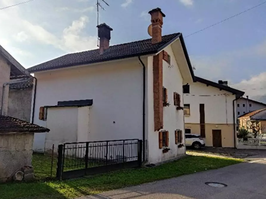 Immagine 4 di Porzione di casa in vendita  in  Via della Grotta a Alpago