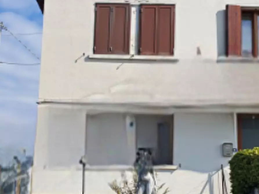 Immagine 1 di Porzione di casa in vendita  in via Broz a Tambre