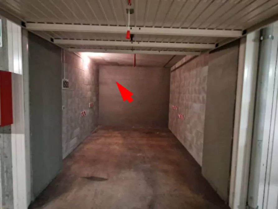 Immagine 2 di Garage in vendita  in Piazza Adriano a Torino