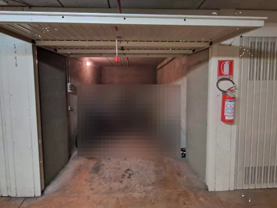 Immagine 2 di Garage in vendita  in Piazza Adriano a Torino