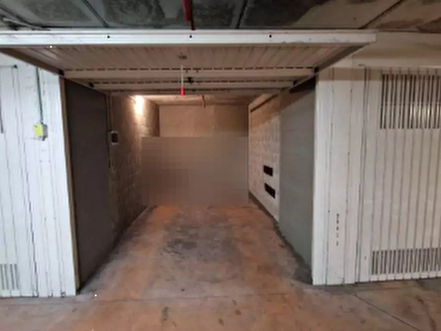 Immagine 1 di Garage in vendita  in Piazza Adriano a Torino