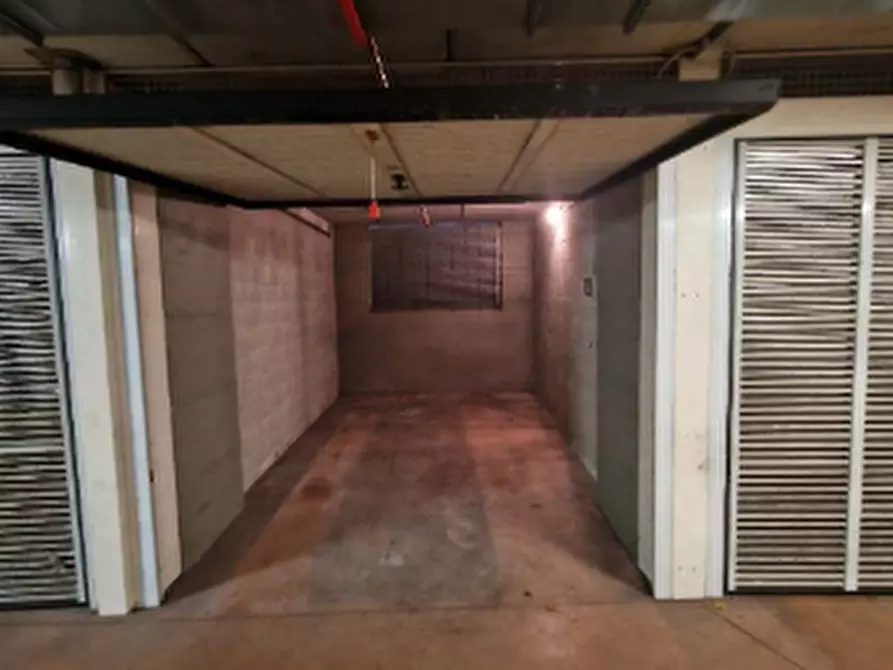 Immagine 1 di Garage in vendita  in Piazza Adriano a Torino