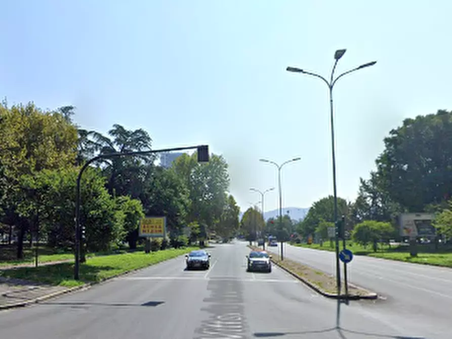 Immagine 2 di Garage in vendita  in Piazza Adriano a Torino