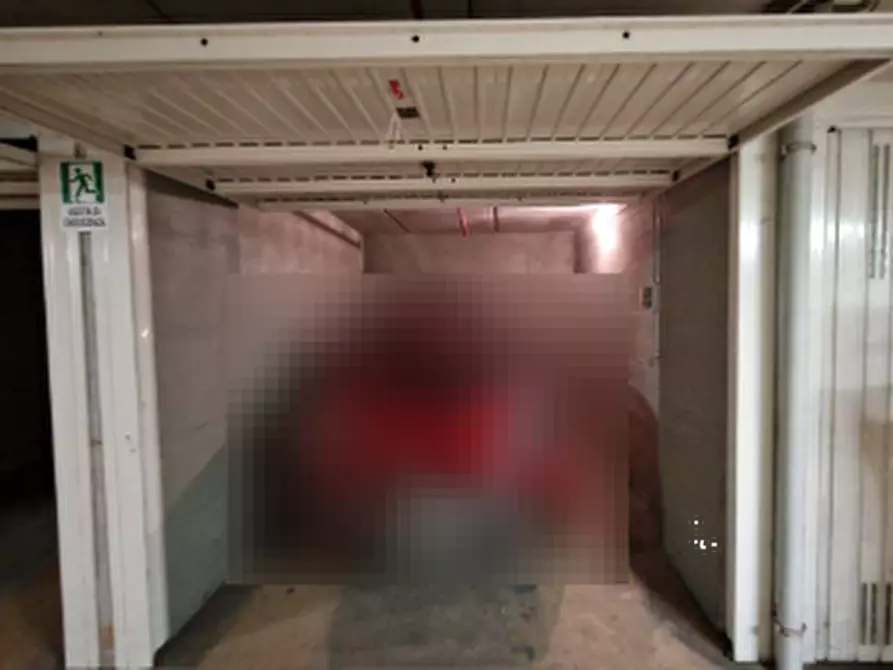 Immagine 8 di Garage in vendita  in Piazza Adriano a Torino