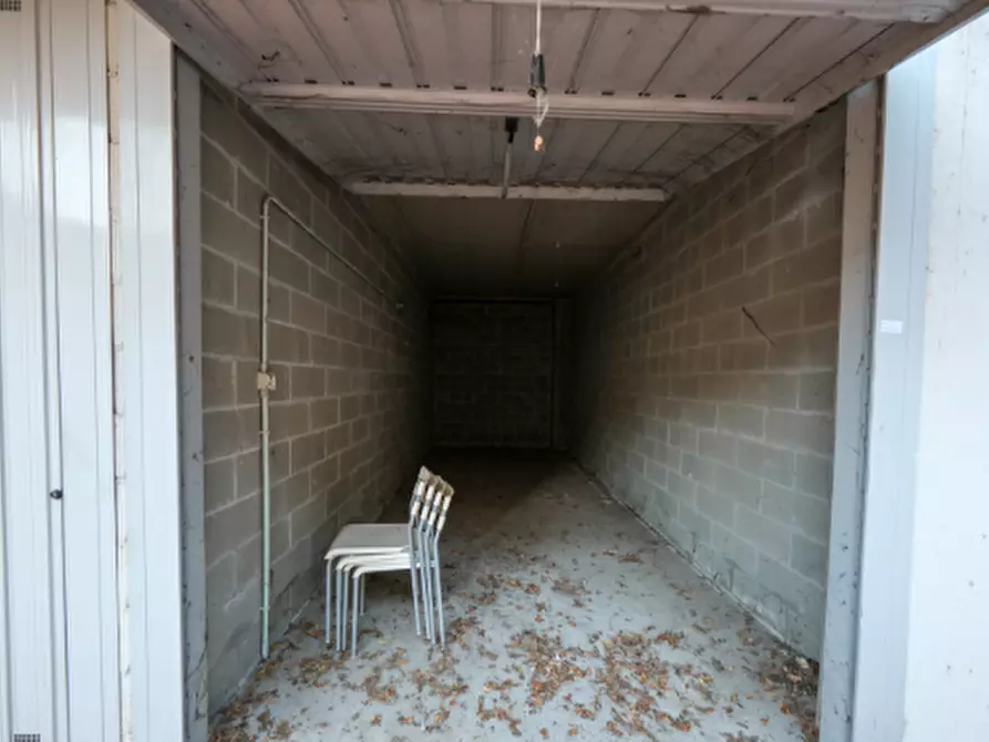 Immagine 4 di Garage in vendita  in Via Francesco Petrarca a Pessano Con Bornago