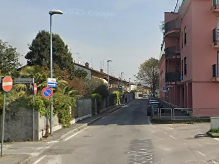 Immagine 7 di Garage in vendita  in Via Francesco Petrarca a Pessano Con Bornago