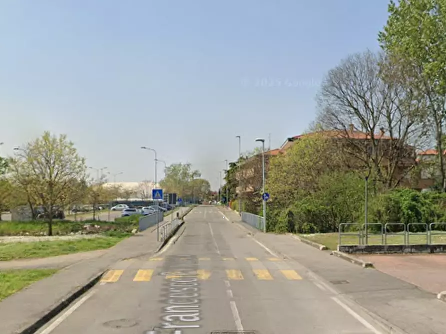 Immagine 8 di Garage in vendita  in Via Francesco Petrarca a Pessano Con Bornago