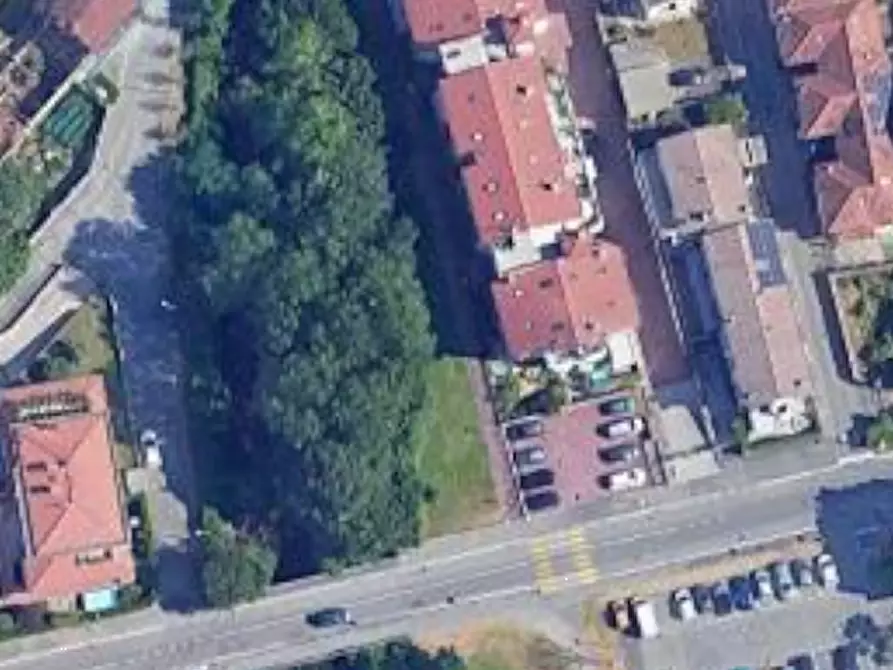 Immagine 10 di Garage in vendita  in Via Francesco Petrarca a Pessano Con Bornago