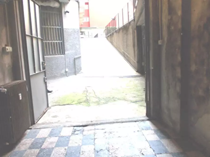 Immagine 1 di Garage in vendita  in Via Privata Ebro a Milano