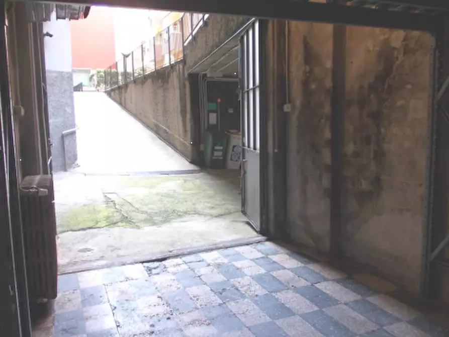 Immagine 3 di Garage in vendita  in Via Privata Ebro a Milano