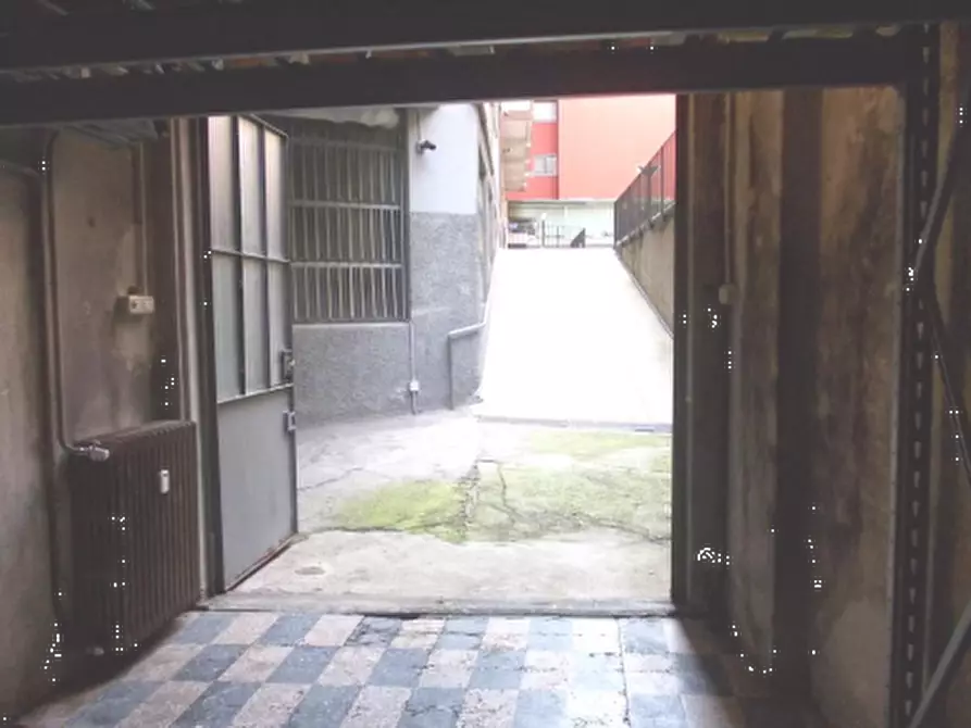 Immagine 4 di Garage in vendita  in Via Privata Ebro a Milano